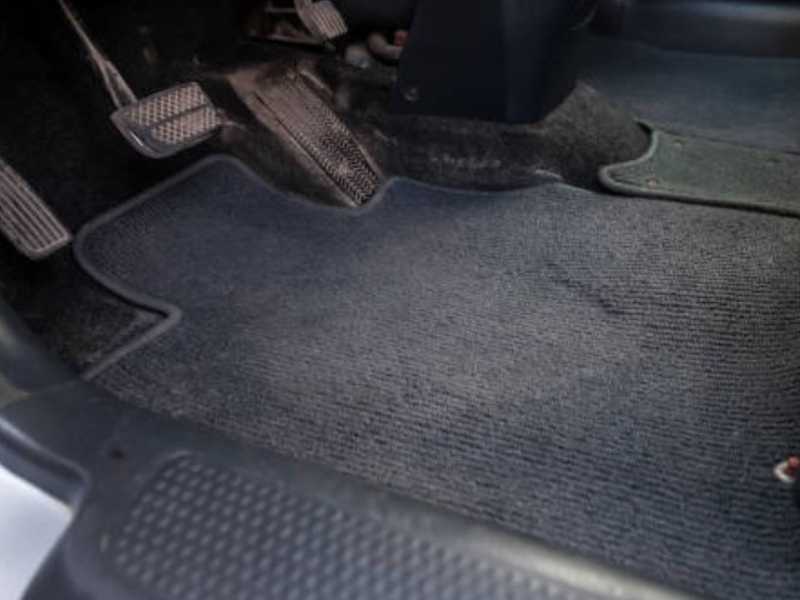 Prednosti in slabosti tekstilnih preprog za avto